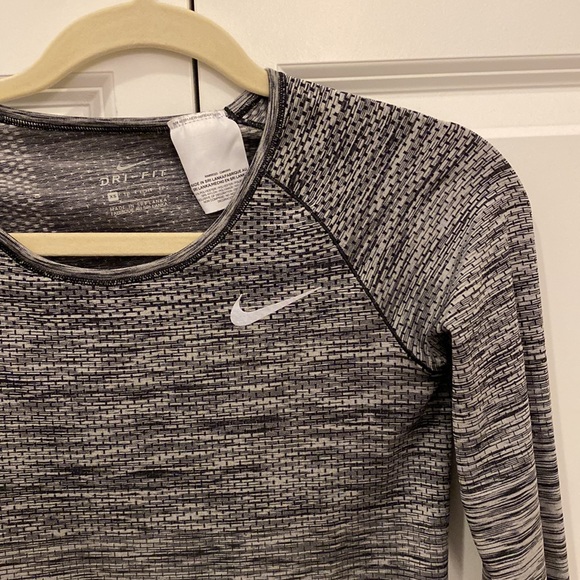 Nike Dri-Fit womens long sleeve size Extra Small - Picture 4 of 6